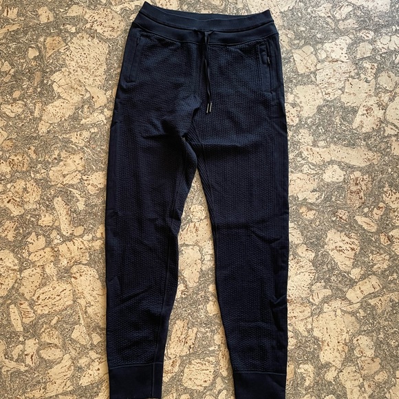 Lululemon Engineered Warmth Jogger size 4 Black - Picture 1 of 9
